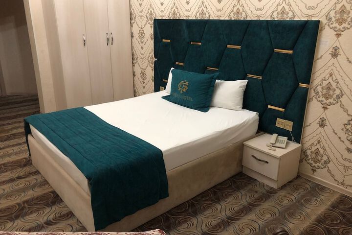 Room 7 of 19