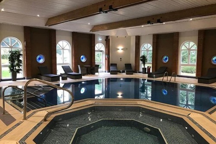 Pool 44 of 100
