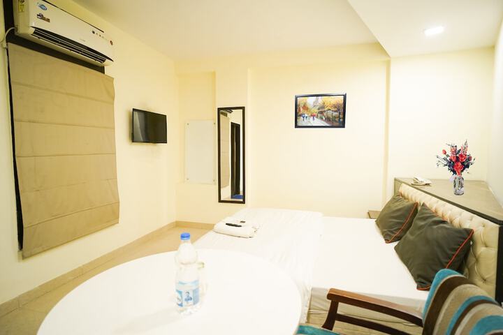 Room 8 of 24