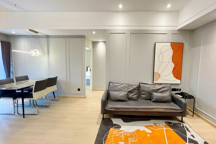 Room 105 of 186