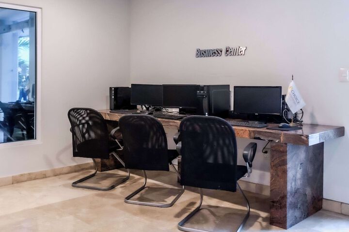 Business Center 26 of 31