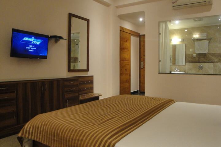 Room 14 of 48