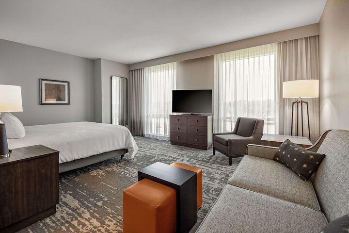 1 King 2 Room Suite Mobility Accessible with Tub (7 of 17)
