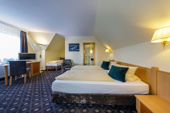 Room 6 of 28