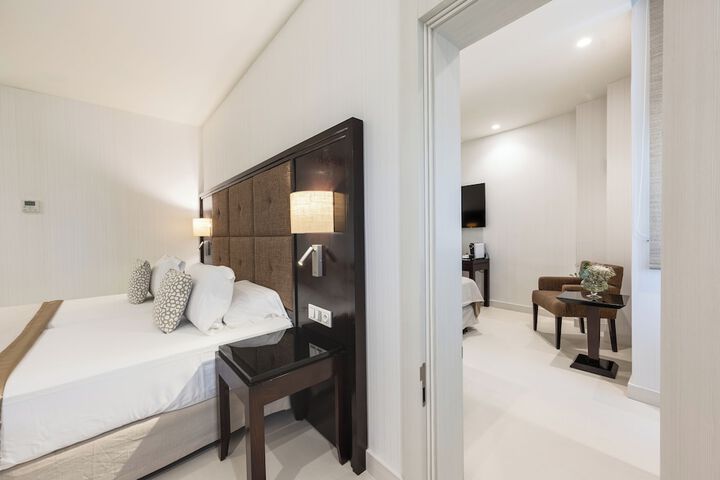 Room 73 of 158