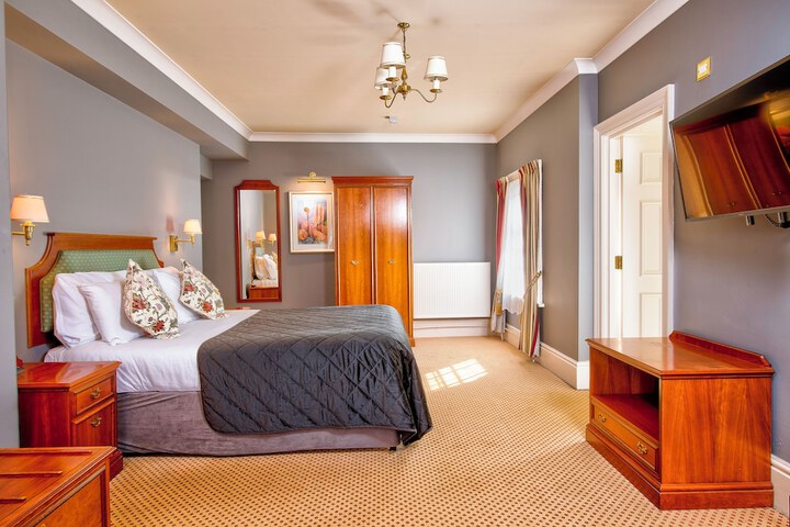 Room 11 of 41
