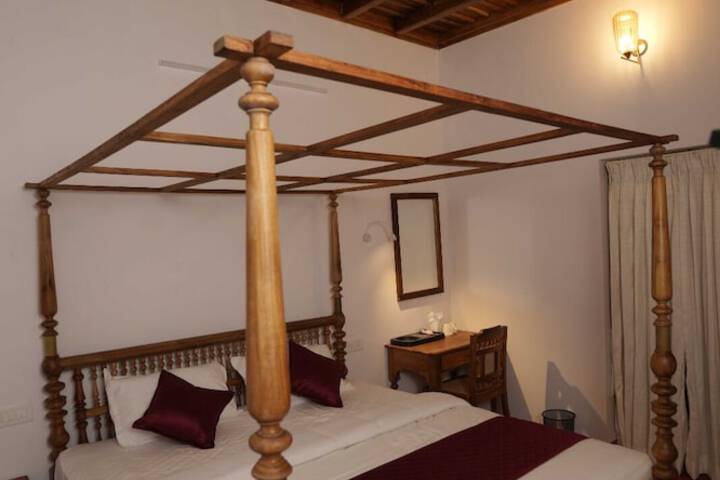 Room 4 of 16