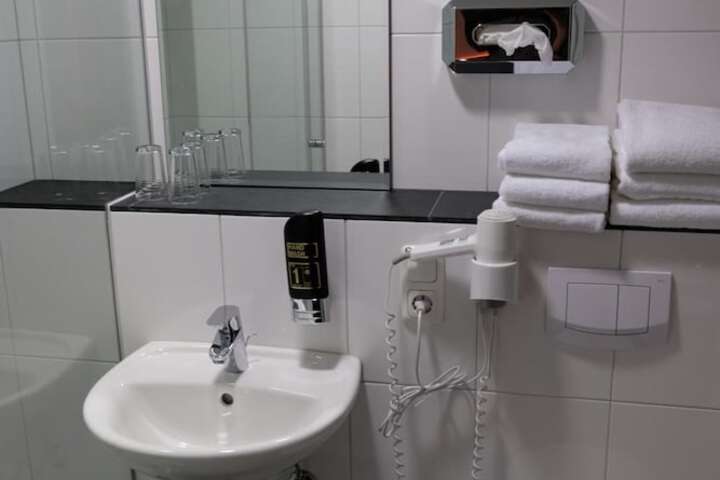 Room 44 of 65