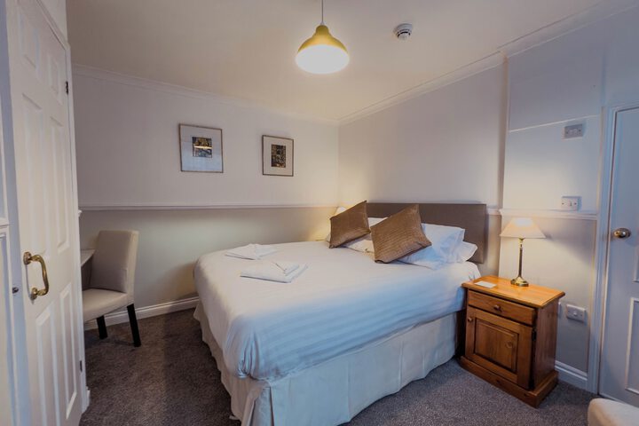 Room 11 of 27