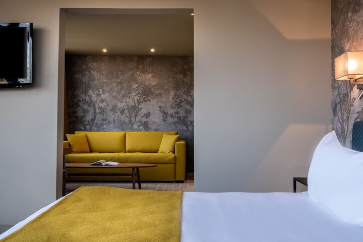 Room 4 of 35