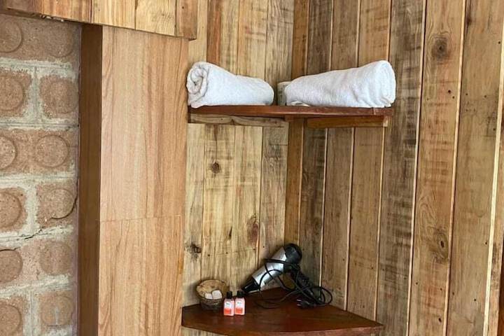 Room 4 of 6