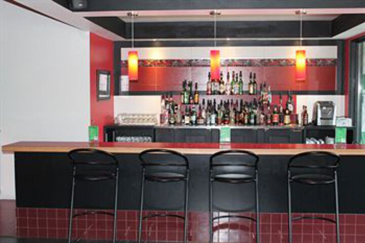 Lounge 24 of 42
