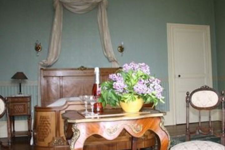 Room 13 of 37