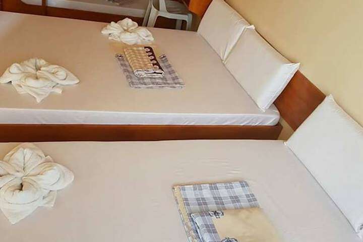 Room 3 of 118