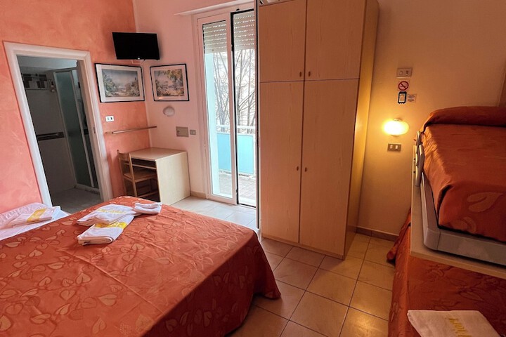 Room 27 of 71