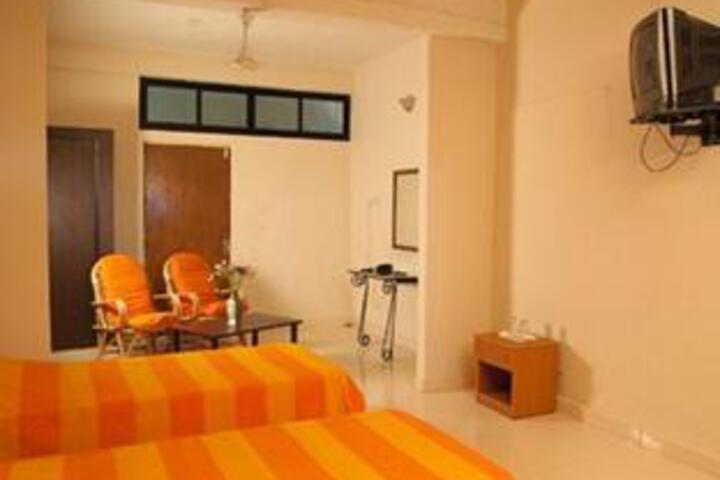 Room 5 of 6