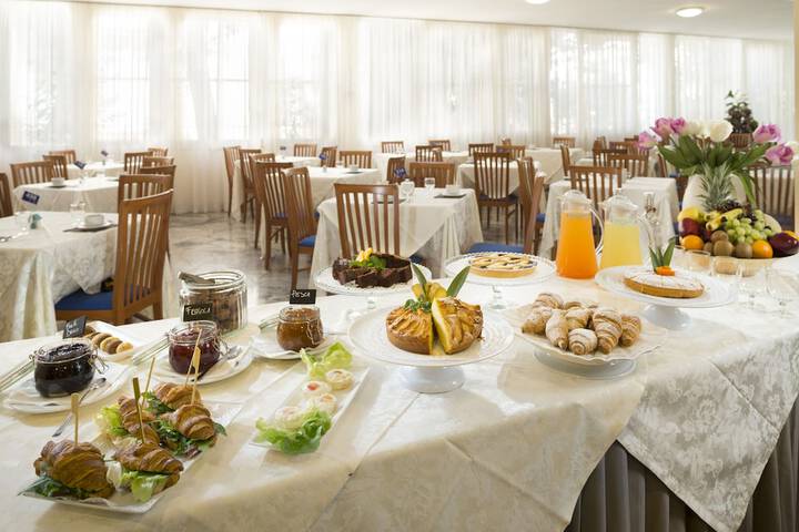 Breakfast/Coffee Service 112 of 124