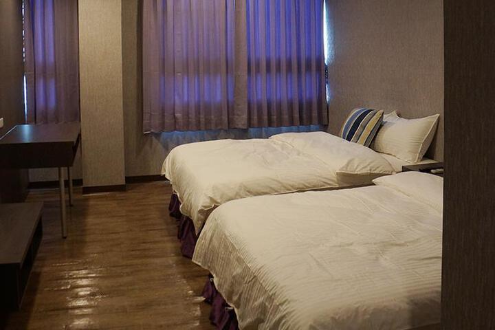 Suite 5 of 6