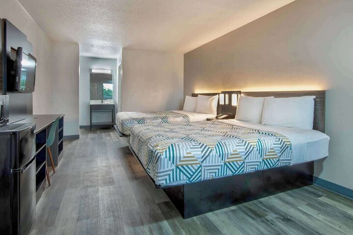 Room 5 of 42