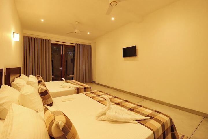 Room 10 of 90