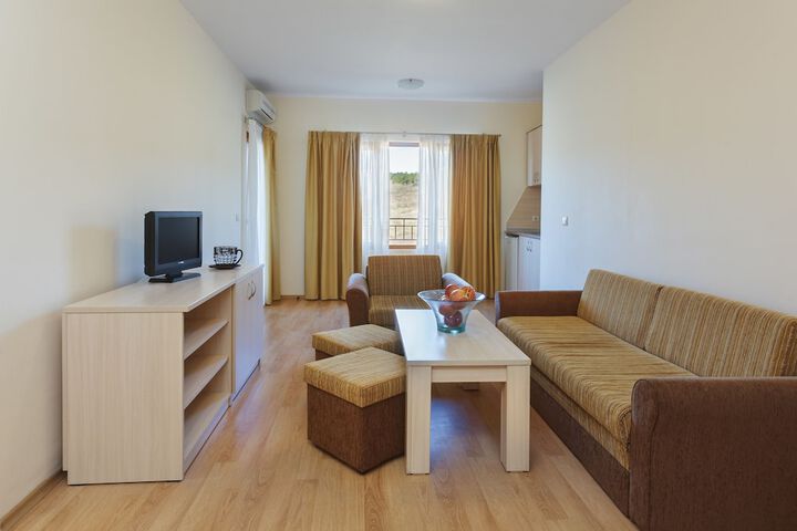Room 9 of 18