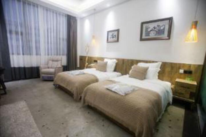 Room 5 of 7