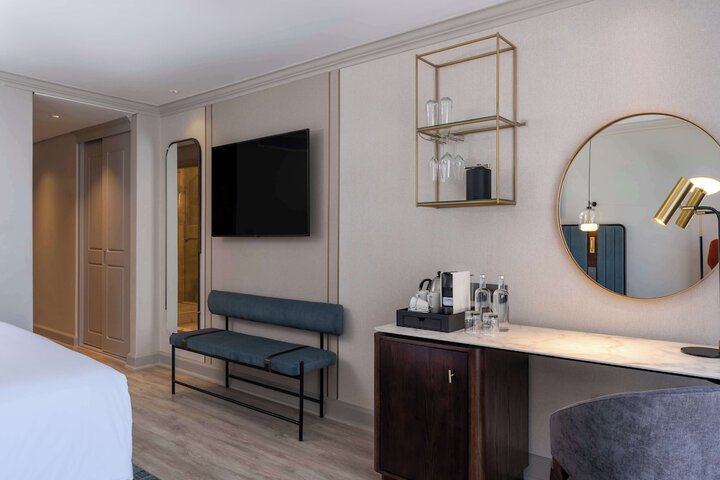 Room 25 of 236
