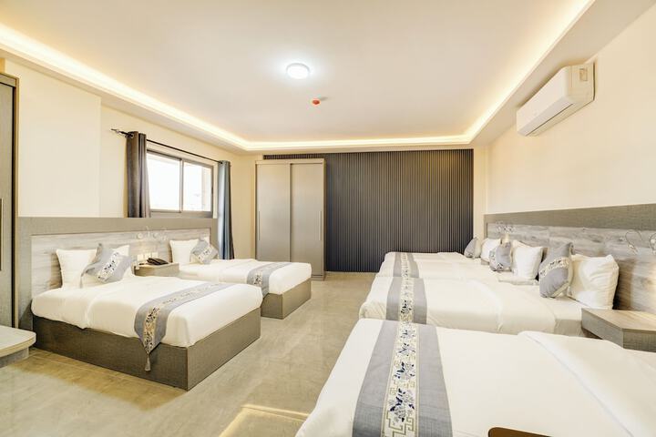 Room 30 of 34