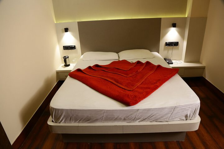 Room 9 of 17