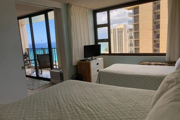Photo of Waikiki Banyan 3410 Stunning Ocean Surfer & Sunset Views