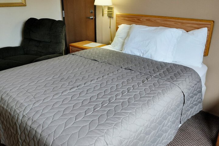 Standard Queen Bed Accessible (5 of 13)