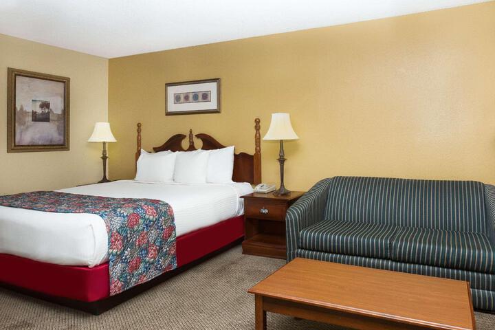 1 King Bed (9 of 12)