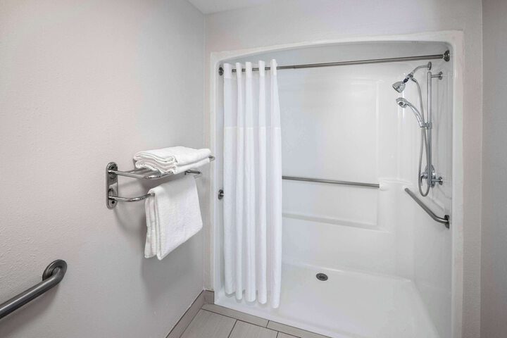 Standard King Bed Accessible (4 of 12)