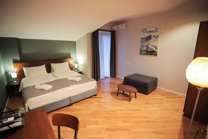 Room 6 of 36