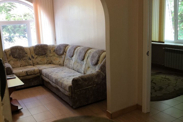 Room 5 of 11