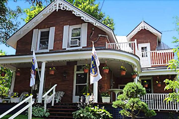 1875 a CHARTERS INN