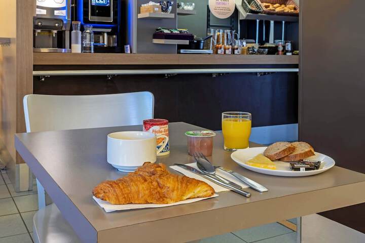 Breakfast/Coffee Service 20 of 22