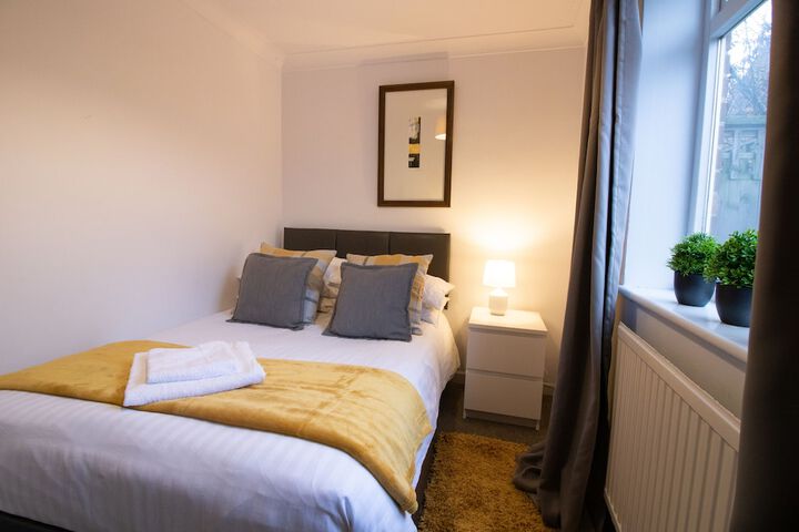 Room 4 of 77