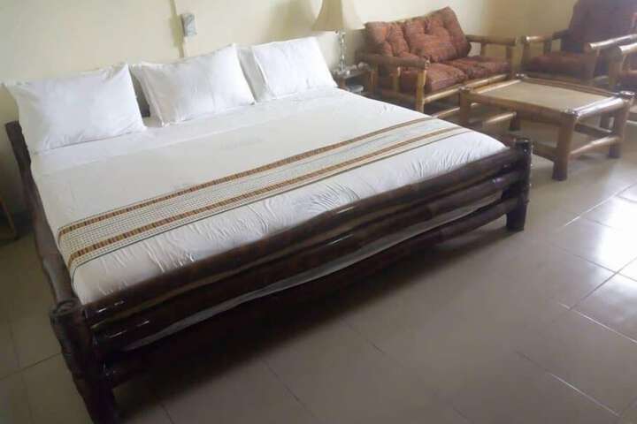 Room 4 of 6