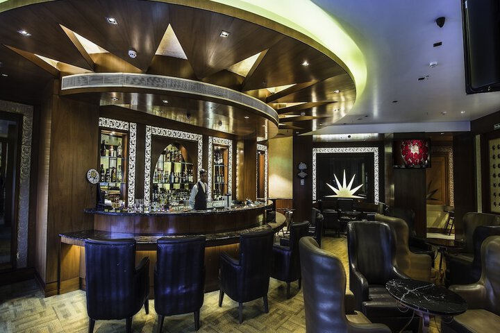 Lounge 41 of 60