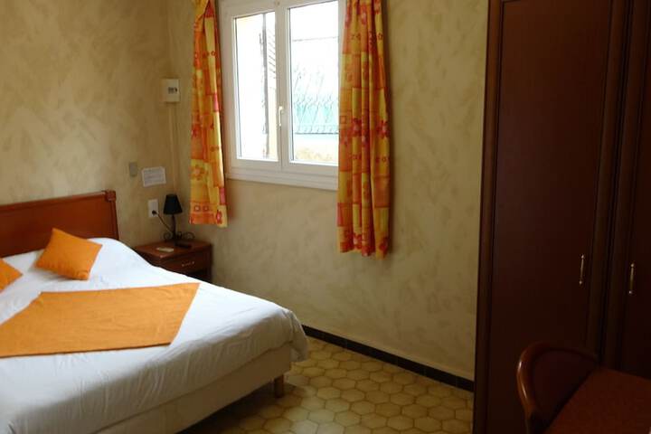 Room 4 of 12