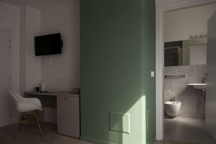 Room 34 of 102