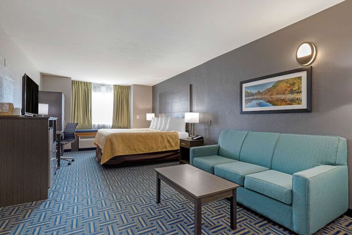 1 King Bed (3 of 7)