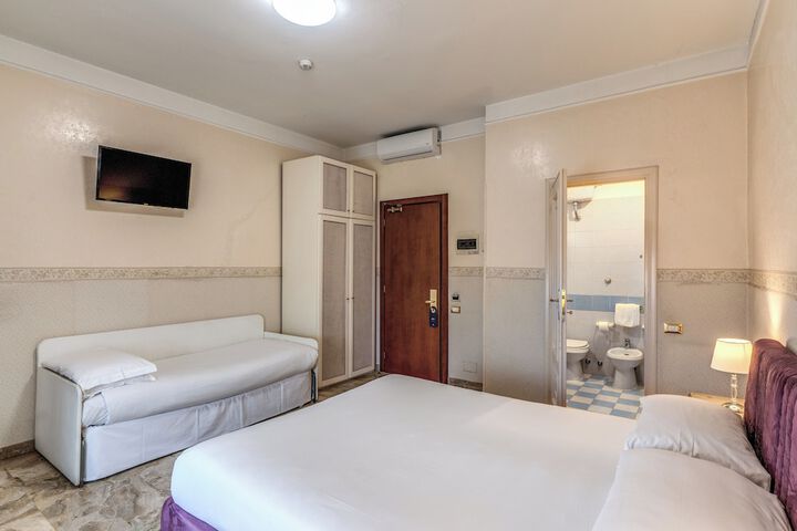 Room 49 of 76