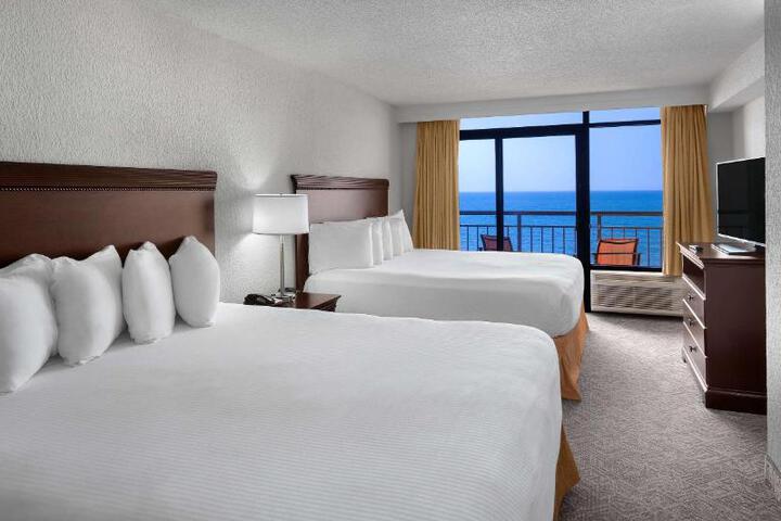 2 Queen Beds Ocean Front Balcony Kitchenette (13 of 24)