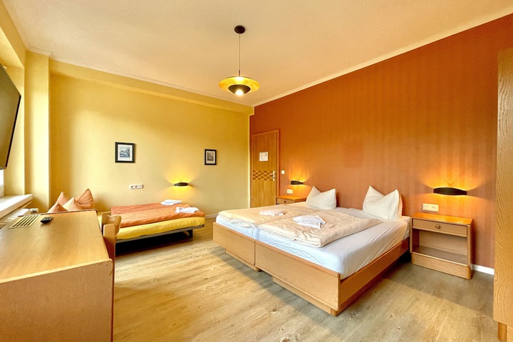 Room 6 of 25