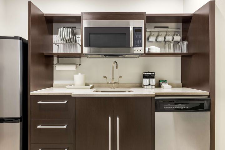 Studio Queen Bed Sofa Living Area Working Area Kitchen (11 of 16)