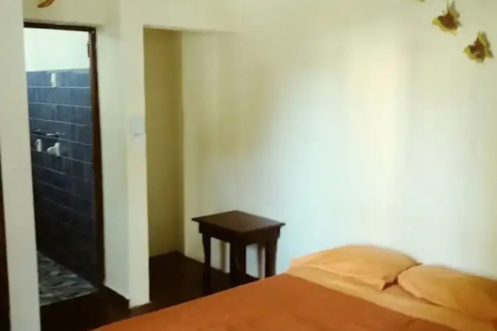 Room 4 of 13