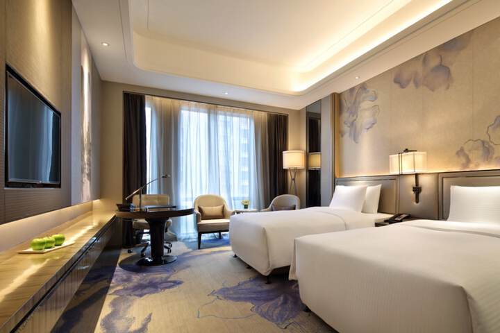 Room 6 of 44