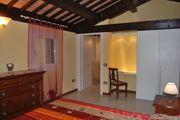 Room 4 of 44